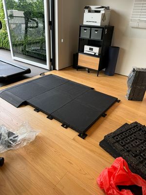 Fabriek voor de productie van commerciële rubbermatten Niet-toxische zware sportmatten geluidsabsorberende fitnessvloeren
